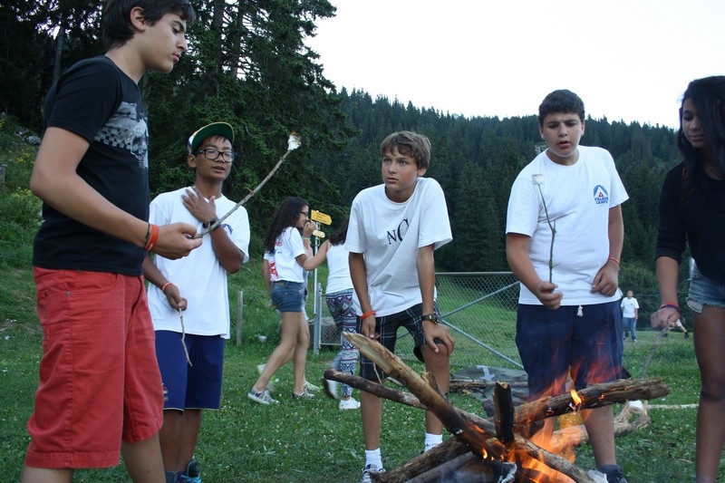 Village Camps International Summer Camp Leysin, Switzerland 2025-08-09 https://www.villagecamps.com/journals_admin/images/710-14-campfire (8).jpg